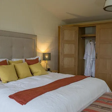 Vineyard Barn Room-2
