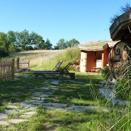 Cabanes hobbit et Figuiers-3