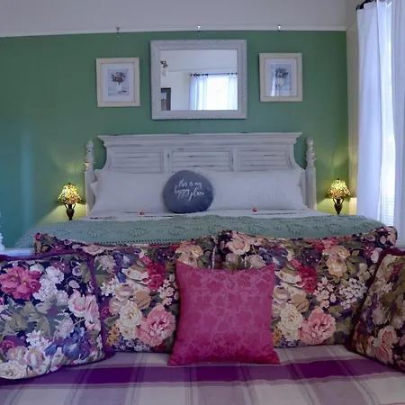 Starlight Pines Bed & Breakfast-3