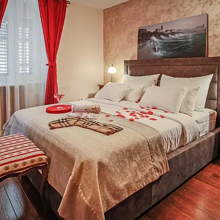 Theatre Luxury Rooms-3