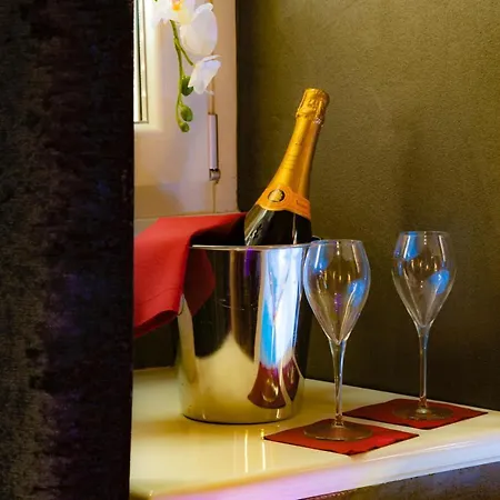 Rhome Luxury Suite-3