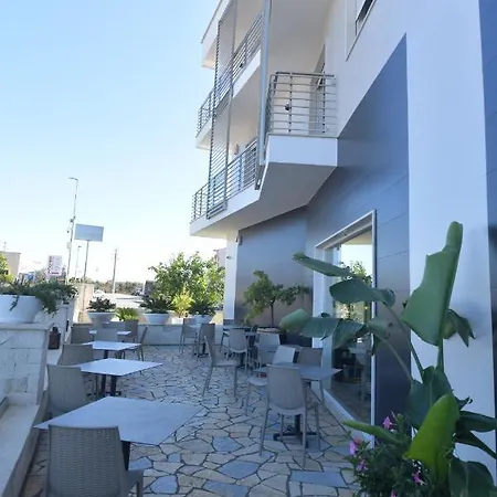 Noemi B&B-3