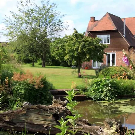Field Farm Cottage B&B-3