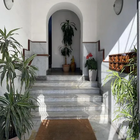 Luna Rossa Roma Guest House-2