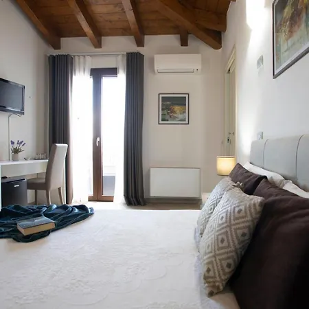 Irilor Luxury B&B-3