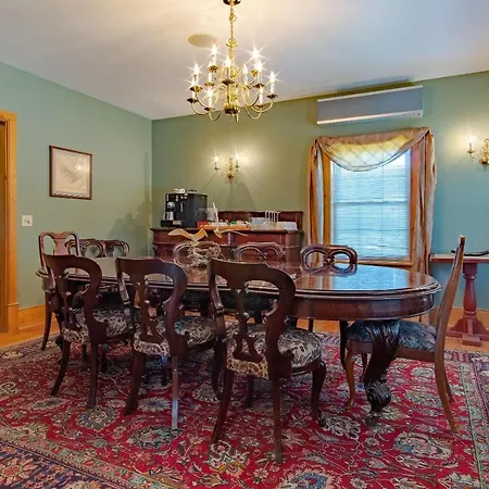 Emilyville Inn-2
