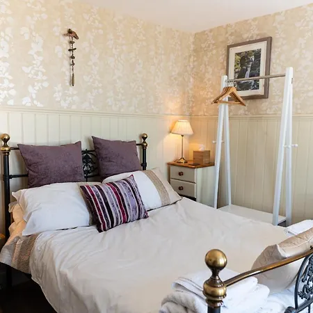Bosayne Guest House-3