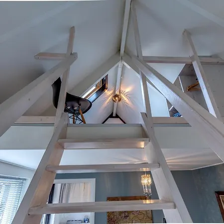 B&B Larenstein logeren in een tiny house-2