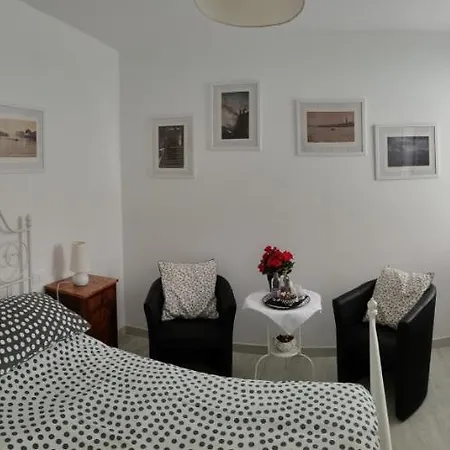 Venice Home-3