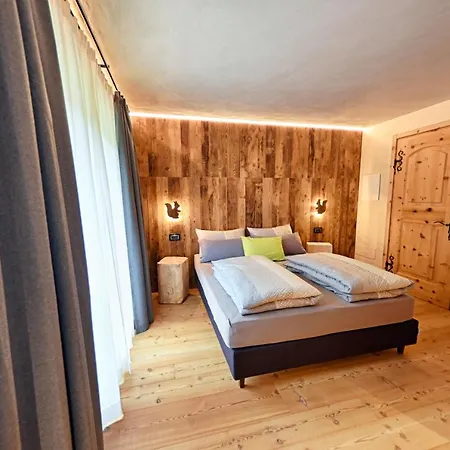 Chrys B&B-3
