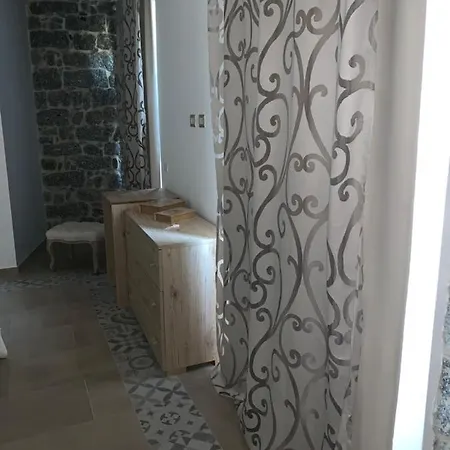 Nicola’s house-3
