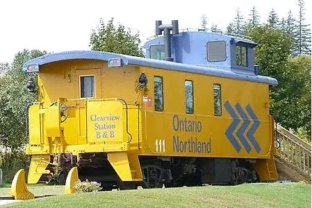 Clearview Station & Caboose B&B-3