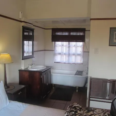 The Woodsman Bed And Breakfast-2