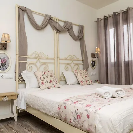 Naxos Petite Studios-2