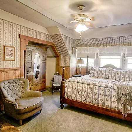 Gold Mountain Manor-3