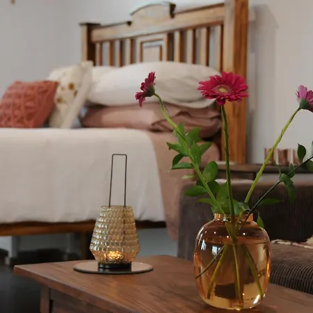 Wagtail Nest Country Retreat - Longford Vic 3851-2