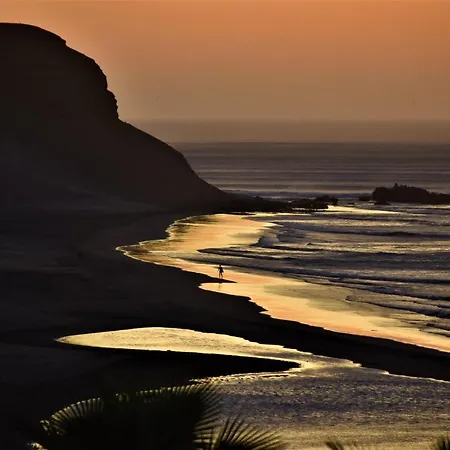 Waves Surf Camp Peru-2
