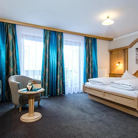 Sporthotel Almhof-3