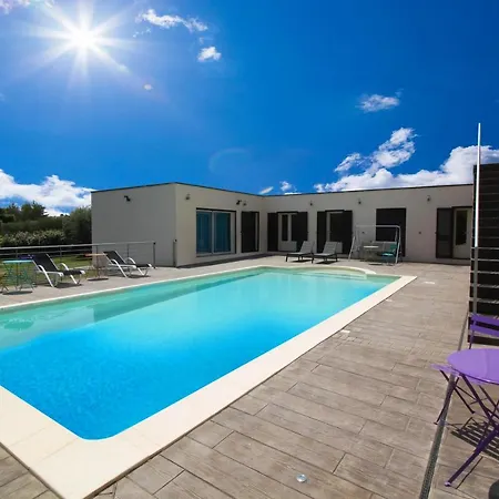 Histoire D'O - Les Piscines - Chambres D'Hotes-2