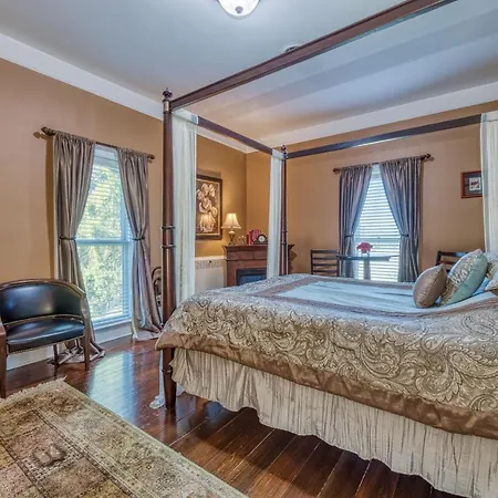 Monroe Manor Inn-3