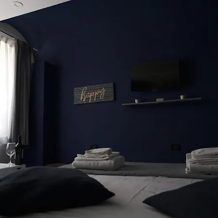 Royalty Rooms & Spa-3