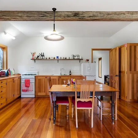 Wine Loft - Cosy Country Retreat With Ocean Views-3