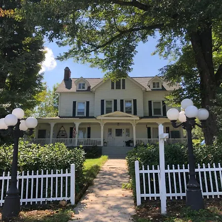 Love Lane Bed & Breakfast-3
