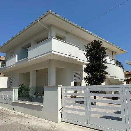 White B&B-3
