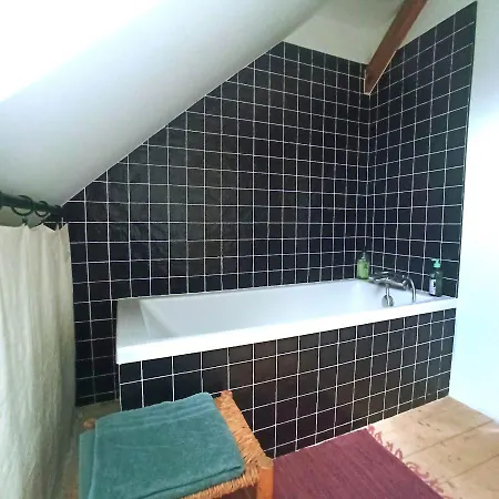 Chambre dans atelier d'artiste-2