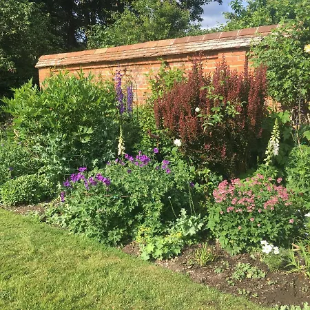 Garden Cottage B&B-2