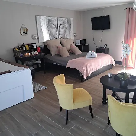 Suite romantique avec jacuzzi-3