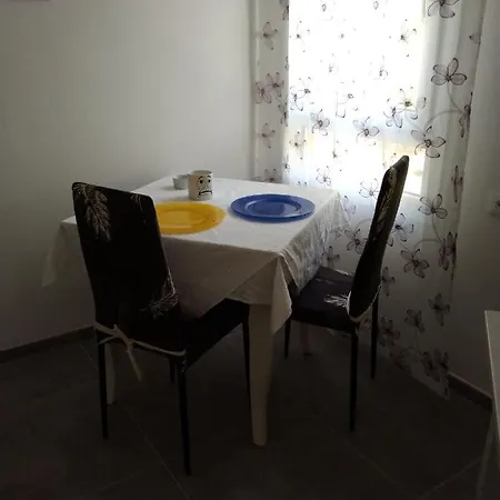 Angi B&B-2