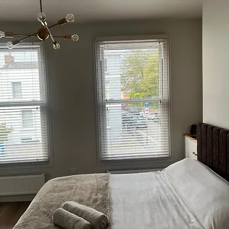 The Curious Apartment, Cheltenham-2