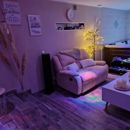 Chambres d'hôtes au plaisir des bulles avec jacuzzi privatif-3