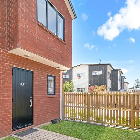 Cozy Brand New Townhouse 1-3