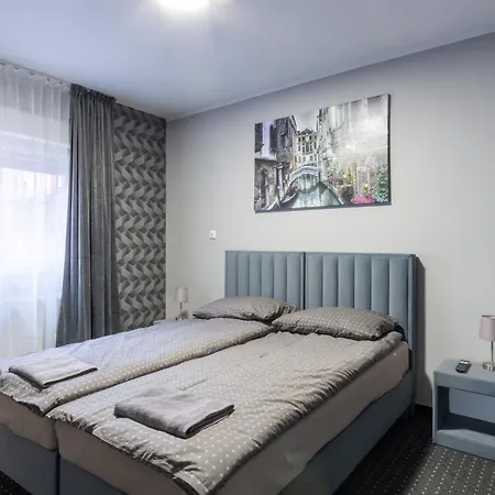 Bed And Breakfast 33-2