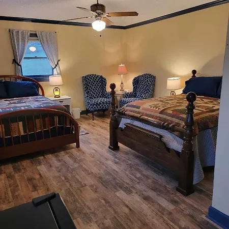 Moonlight Manor Bed & Breakfast-3