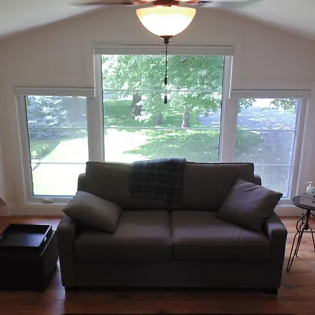 Carriage House On Kent-2