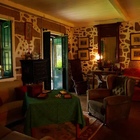 Lugar Da Pedra Alta - B&B - Private Historical Villa-3