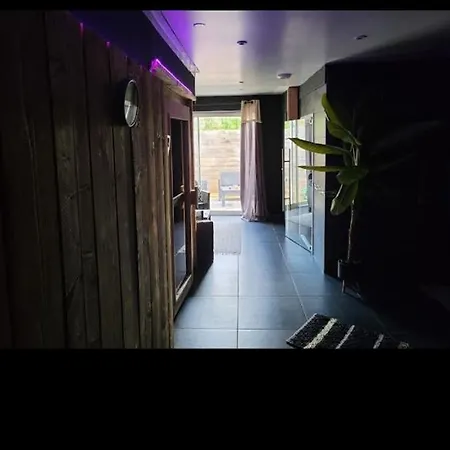 Beauty Spa Loveroom-3