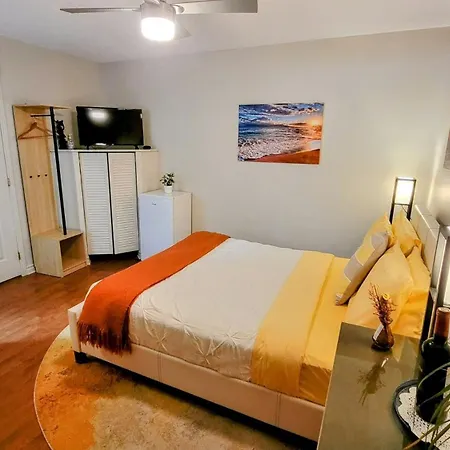 Kokomo Inn: Tropical Riverfront B&B for Adults on Capital Cycling Route-2