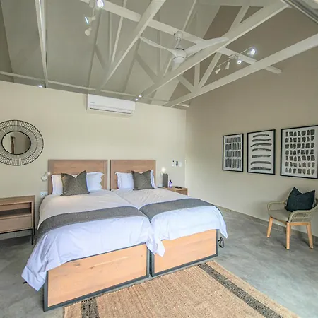 Little Kubu Lodge-3