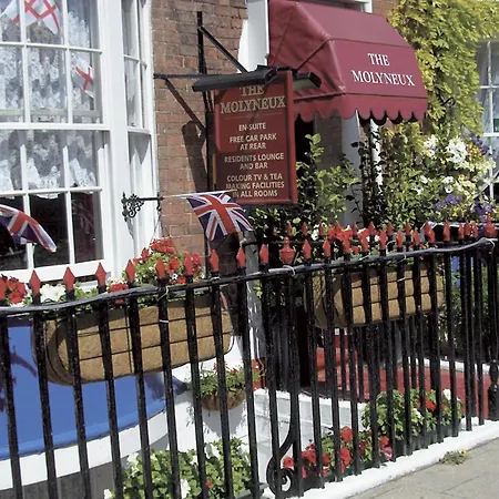 Molyneux Guesthouse-3