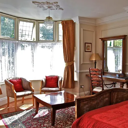 Acorn Guest House In Hull-3