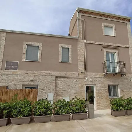 Al Faro Bianco B&B E Residence Con Parcheggio-2