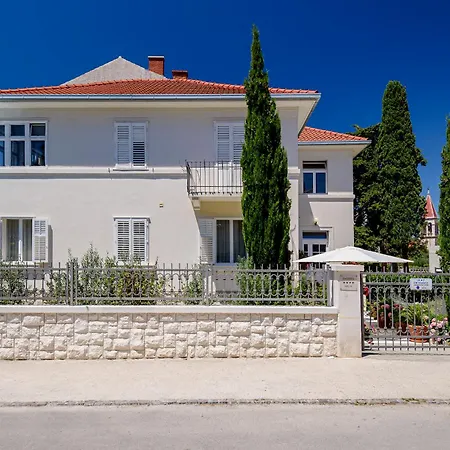 Palace Schoen Milesi-3