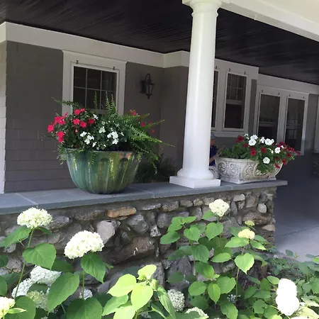 Hilltop House Bed & Breakfast-2