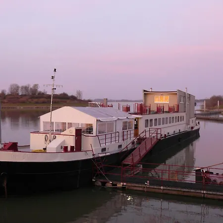 Botel Ophoven-2