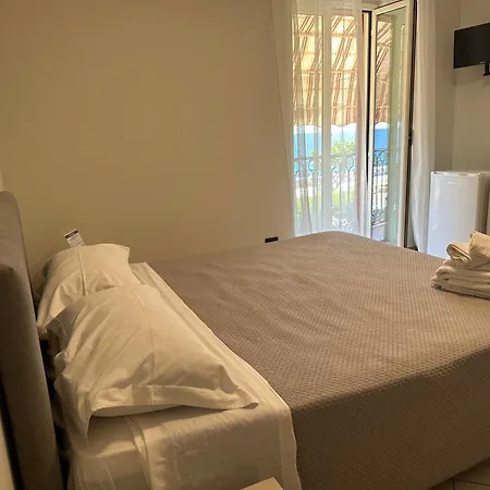 Hice Room Lungomare Fronte Mare-2