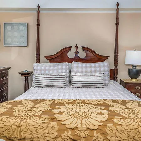 Holiday Guest House Bed & Breakfast-2